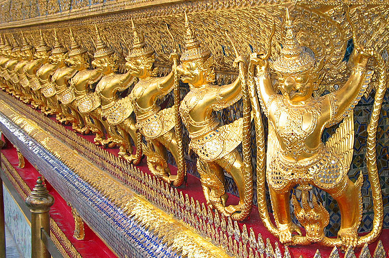 Garuda mit Nagas, Wat Phra Kaeo, Bangkok